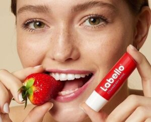 بالم لب مرطوب کننده توت فرنگی لبلو 1 بالم لب مرطوب کننده توت فرنگی لبلو
