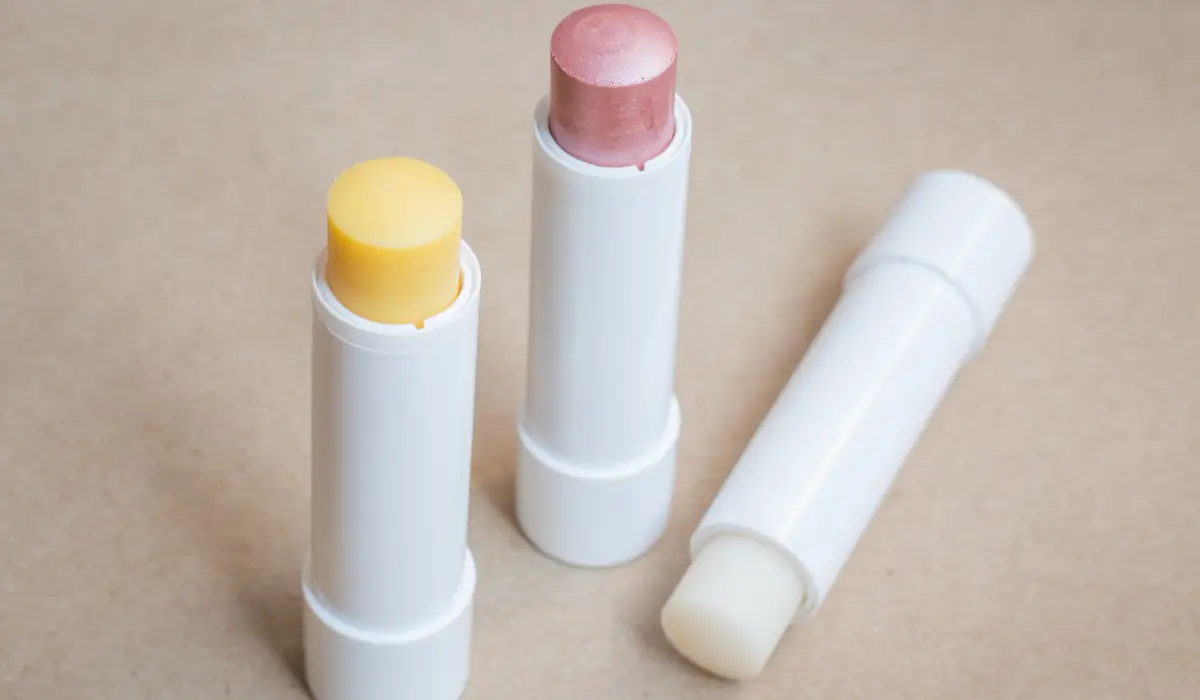 رژ لب برای خشکی لب چگونه است