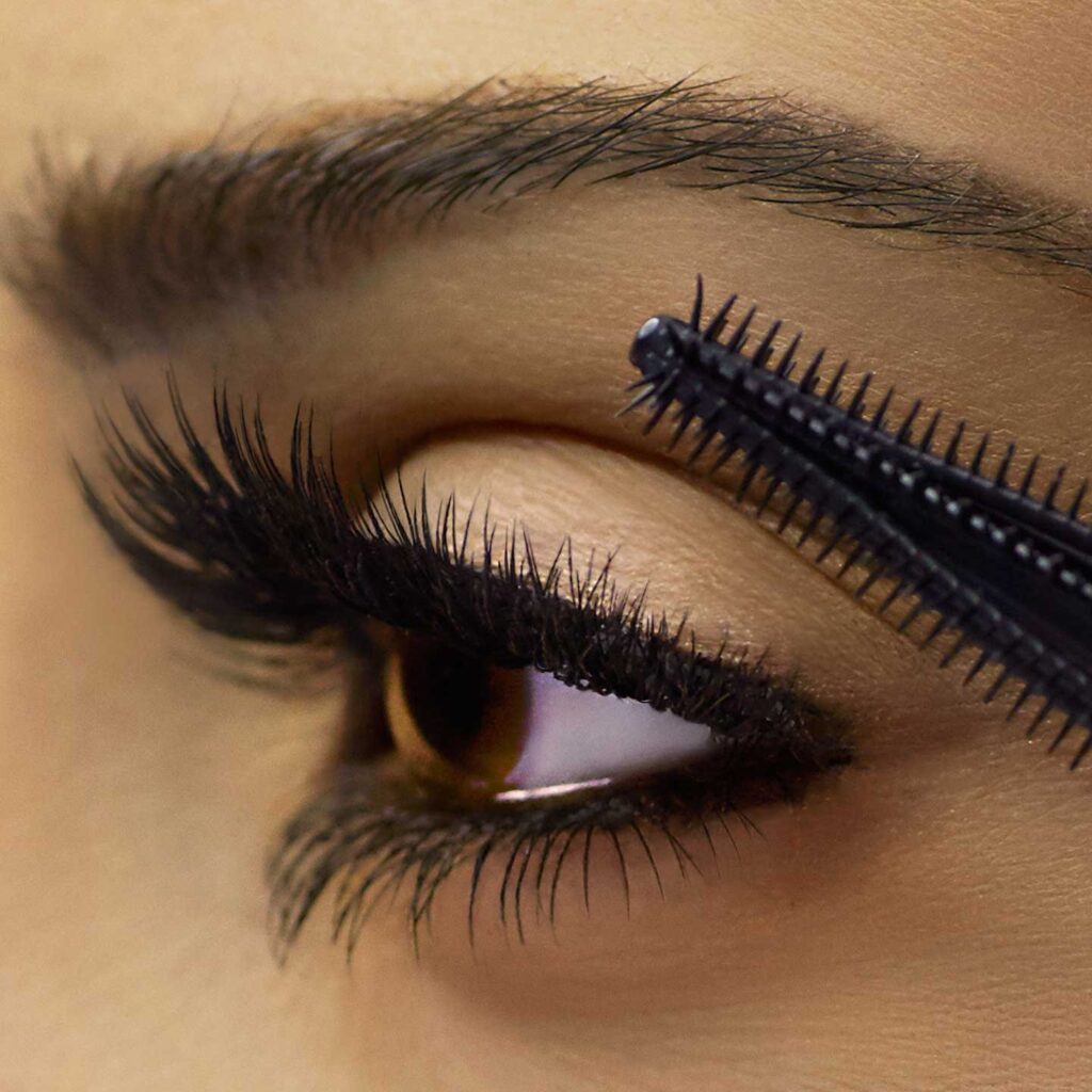 ریمل حالت دهنده لش سنسیشنال Luscious وری بلک میبلین ۹میل 1 ریمل حالت دهنده لش سنسیشنال Luscious وری بلک میبلین