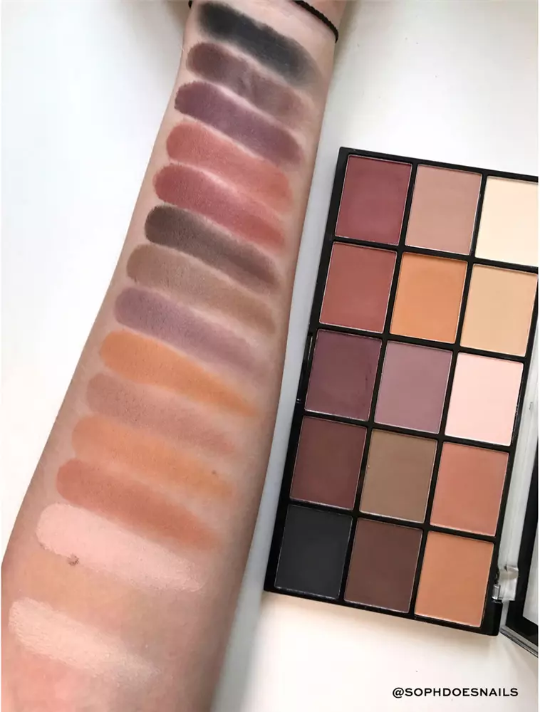 پالت سایه چشم Basic Mattes رولوشن ۱۵رنگ 2 پالت سایه چشم Basic Mattes رولوشن