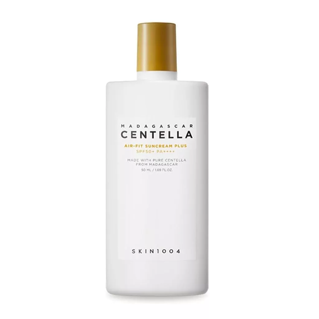 Skin1004 Madagascar Centella Air-Fit Suncream Plus SPF50+ PA++++ ۱ ضد آفتاب رنگی ایر فیت پلاس سنتلا SPF 50 اسکین ۱۰۰۴