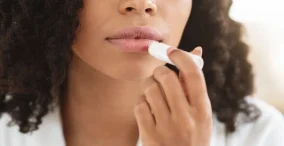 رژ لب خشکی لب